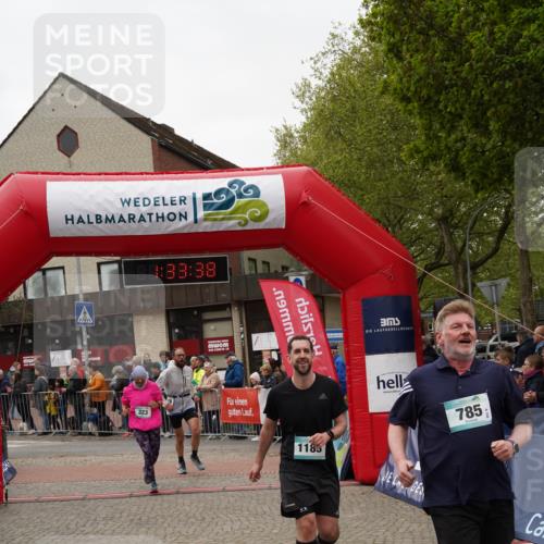 04.05.2025 - 8. Wedeler Halbmarathon Felixshl http://msf.ph/oto/7817812 04.05.2025 11:33:36 Ziel 323, 785, 1128, 1183 meine-sportfotos.de