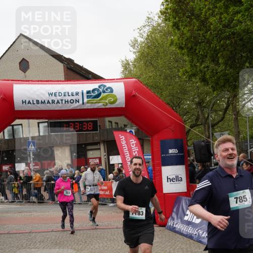 04.05.2025 - 8. Wedeler Halbmarathon Felixshl http://msf.ph/oto/7817814 04.05.2025 11:33:36 Ziel 323, 785, 1128, 1183 meine-sportfotos.de