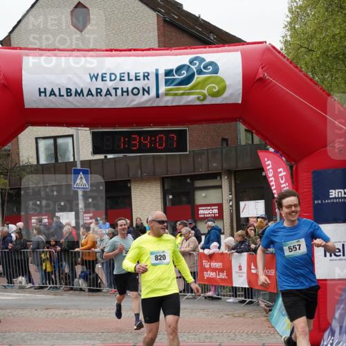 04.05.2025 - 8. Wedeler Halbmarathon Felixshl http://msf.ph/oto/7817864 04.05.2025 11:34:05 Ziel 204, 557, 820 meine-sportfotos.de