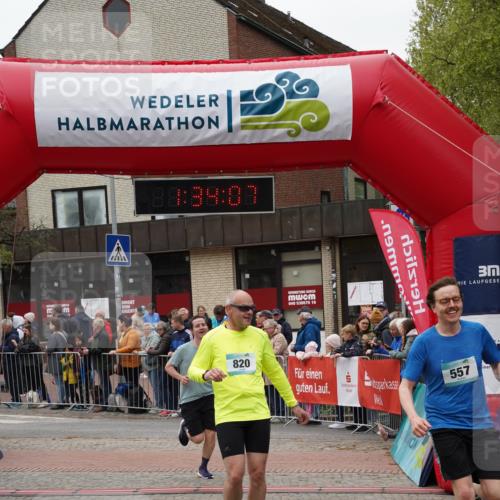 04.05.2025 - 8. Wedeler Halbmarathon Felixshl http://msf.ph/oto/7817865 04.05.2025 11:34:05 Ziel 204, 557, 820 meine-sportfotos.de