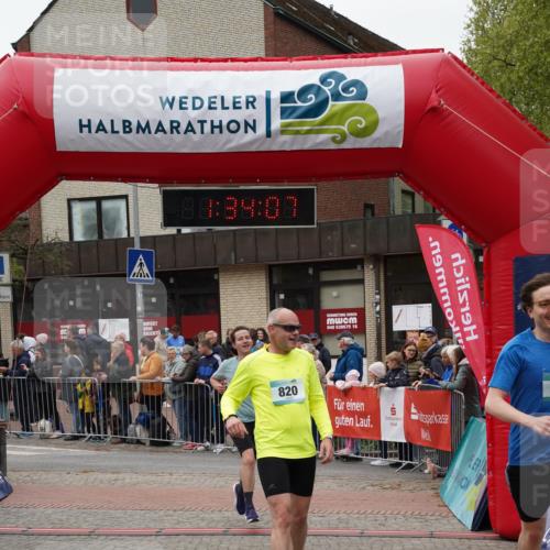 04.05.2025 - 8. Wedeler Halbmarathon Felixshl http://msf.ph/oto/7817866 04.05.2025 11:34:05 Ziel 204, 557, 820 meine-sportfotos.de