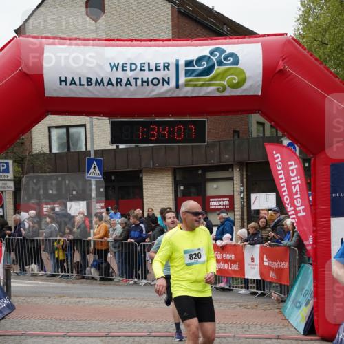 04.05.2025 - 8. Wedeler Halbmarathon Felixshl http://msf.ph/oto/7817867 04.05.2025 11:34:05 Ziel 204, 557, 820 meine-sportfotos.de