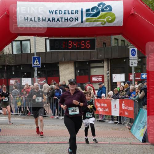 04.05.2025 - 8. Wedeler Halbmarathon Felixshl http://msf.ph/oto/7817923 04.05.2025 11:34:54 Ziel 662, 793, 962, 1103 meine-sportfotos.de