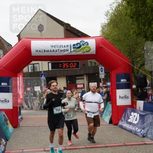 04.05.2025 - 8. Wedeler Halbmarathon Felixshl http://msf.ph/oto/7817935 04.05.2025 11:35:00 Ziel 662, 755, 793, 822, 823, 1103 meine-sportfotos.de