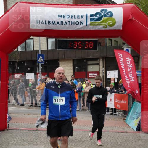 04.05.2025 - 8. Wedeler Halbmarathon Felixshl http://msf.ph/oto/7818001 04.05.2025 11:35:36 Ziel 565, 709, 893, 964, 965, 1117 meine-sportfotos.de