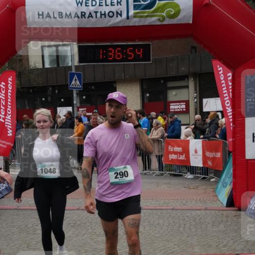 04.05.2025 - 8. Wedeler Halbmarathon Felixshl http://msf.ph/oto/7818116 04.05.2025 11:36:52 Ziel 290, 393, 1020, 1048 meine-sportfotos.de
