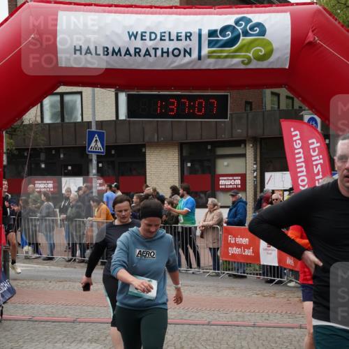 04.05.2025 - 8. Wedeler Halbmarathon Felixshl http://msf.ph/oto/7818134 04.05.2025 11:37:05 Ziel 265, 594, 654, 1028, 1141 meine-sportfotos.de