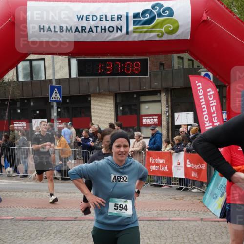 04.05.2025 - 8. Wedeler Halbmarathon Felixshl http://msf.ph/oto/7818140 04.05.2025 11:37:06 Ziel 265, 594, 654, 1028, 1141 meine-sportfotos.de