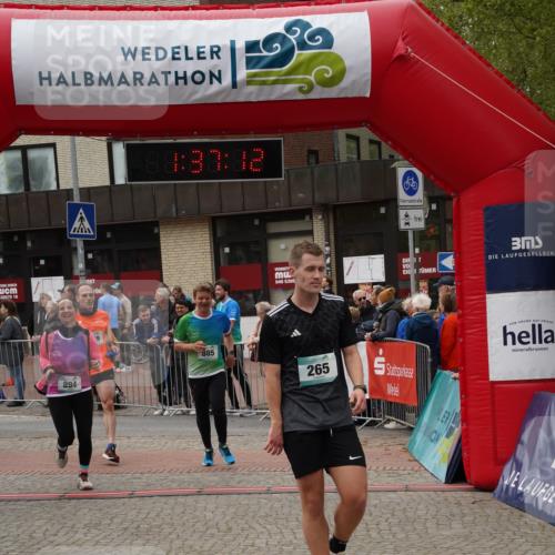 04.05.2025 - 8. Wedeler Halbmarathon Felixshl http://msf.ph/oto/7818143 04.05.2025 11:37:10 Ziel 265, 654, 885, 894, 949 meine-sportfotos.de