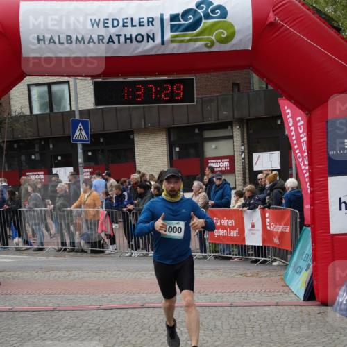 04.05.2025 - 8. Wedeler Halbmarathon Felixshl http://msf.ph/oto/7818160 04.05.2025 11:37:27 Ziel 1000, 1165 meine-sportfotos.de