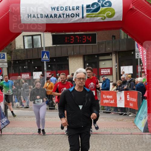04.05.2025 - 8. Wedeler Halbmarathon Felixshl http://msf.ph/oto/7818171 04.05.2025 11:37:32 Ziel 777, 806, 889, 961, 1000, 1165 meine-sportfotos.de