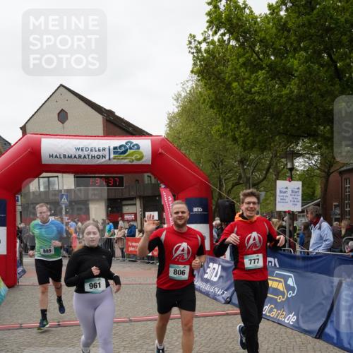 04.05.2025 - 8. Wedeler Halbmarathon Felixshl http://msf.ph/oto/7818178 04.05.2025 11:37:35 Ziel 436, 777, 806, 889, 961, 1165, 1175 meine-sportfotos.de