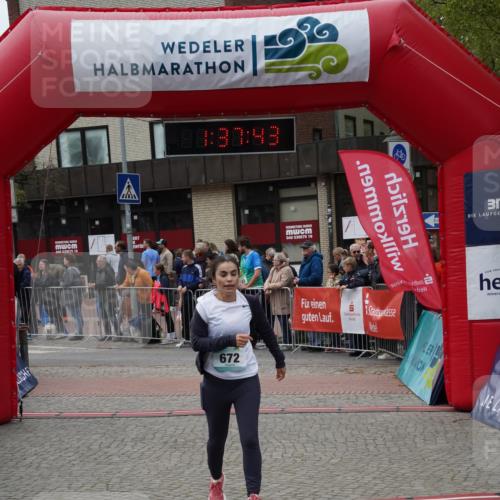 04.05.2025 - 8. Wedeler Halbmarathon Felixshl http://msf.ph/oto/7818194 04.05.2025 11:37:41 Ziel 436, 672, 1175 meine-sportfotos.de