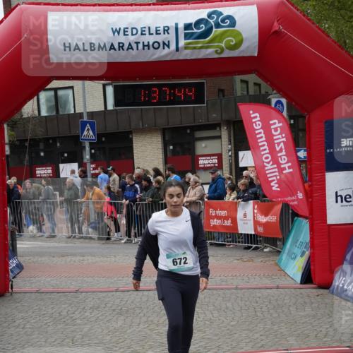 04.05.2025 - 8. Wedeler Halbmarathon Felixshl http://msf.ph/oto/7818196 04.05.2025 11:37:42 Ziel 436, 672, 1175 meine-sportfotos.de