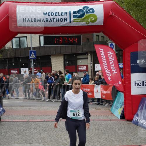 04.05.2025 - 8. Wedeler Halbmarathon Felixshl http://msf.ph/oto/7818198 04.05.2025 11:37:42 Ziel 436, 672, 1175 meine-sportfotos.de