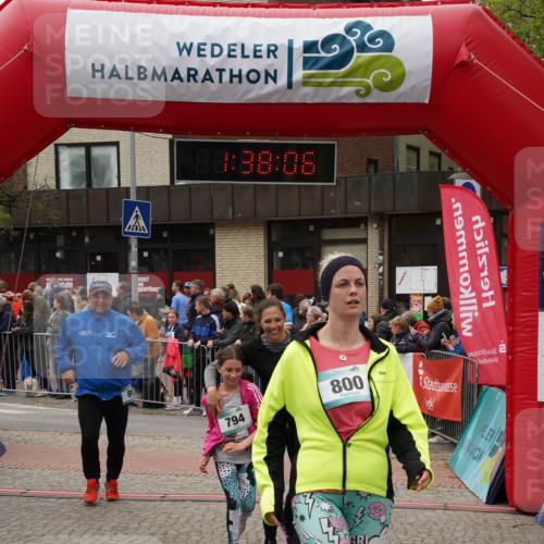 04.05.2025 - 8. Wedeler Halbmarathon Felixshl http://msf.ph/oto/7818224 04.05.2025 11:38:04 Ziel 86, 794, 795, 800, 838, 1194 meine-sportfotos.de