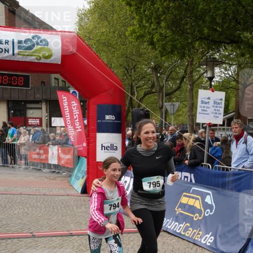 04.05.2025 - 8. Wedeler Halbmarathon Felixshl http://msf.ph/oto/7818230 04.05.2025 11:38:06 Ziel 86, 794, 795, 800, 838, 1194 meine-sportfotos.de