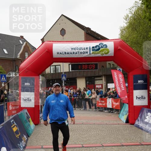 04.05.2025 - 8. Wedeler Halbmarathon Felixshl http://msf.ph/oto/7818234 04.05.2025 11:38:07 Ziel 86, 794, 795, 800, 1194 meine-sportfotos.de