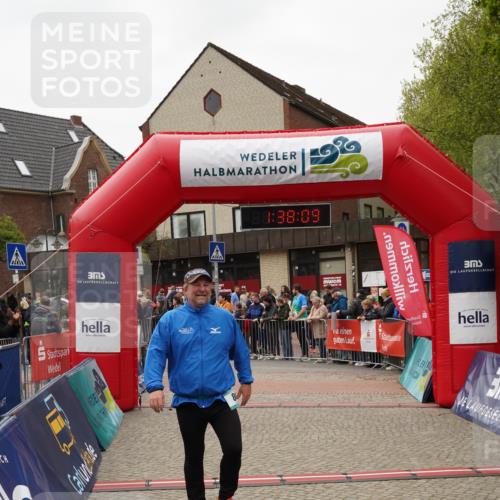 04.05.2025 - 8. Wedeler Halbmarathon Felixshl http://msf.ph/oto/7818235 04.05.2025 11:38:07 Ziel 86, 794, 795, 800, 1194 meine-sportfotos.de