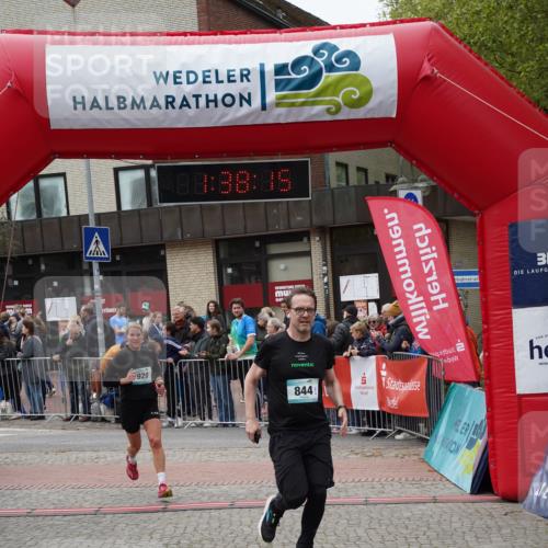 04.05.2025 - 8. Wedeler Halbmarathon Felixshl http://msf.ph/oto/7818243 04.05.2025 11:38:13 Ziel 816, 844, 920 meine-sportfotos.de