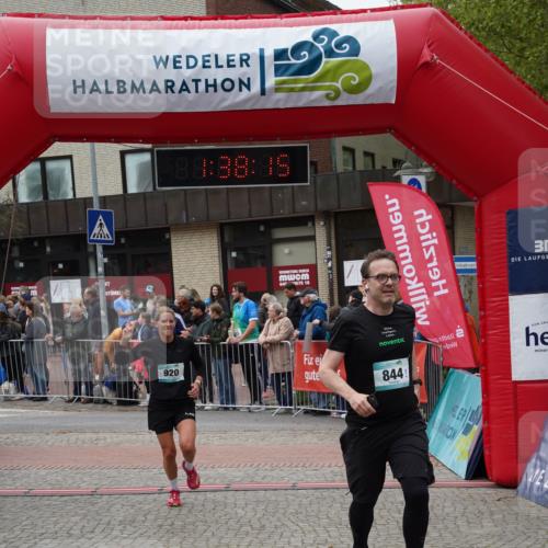 04.05.2025 - 8. Wedeler Halbmarathon Felixshl http://msf.ph/oto/7818246 04.05.2025 11:38:13 Ziel 816, 844, 920 meine-sportfotos.de