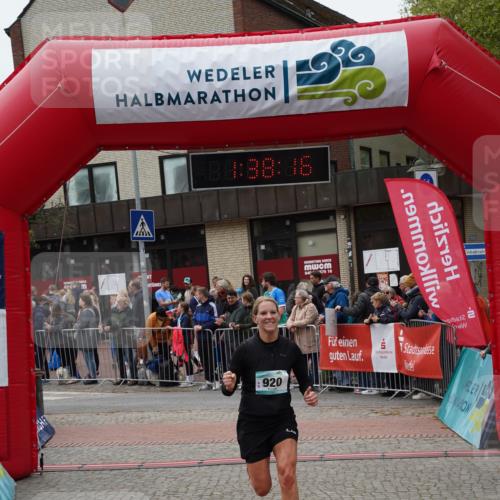 04.05.2025 - 8. Wedeler Halbmarathon Felixshl http://msf.ph/oto/7818248 04.05.2025 11:38:14 Ziel 816, 844, 920 meine-sportfotos.de