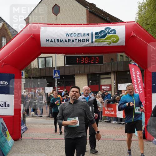 04.05.2025 - 8. Wedeler Halbmarathon Felixshl http://msf.ph/oto/7818261 04.05.2025 11:38:21 Ziel 346, 475, 604, 874, 1073, 1167 meine-sportfotos.de