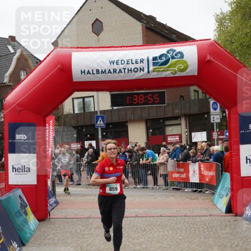 04.05.2025 - 8. Wedeler Halbmarathon Felixshl http://msf.ph/oto/7818323 04.05.2025 11:38:53 Ziel 669, 859 meine-sportfotos.de