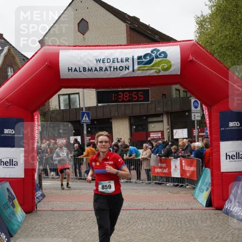 04.05.2025 - 8. Wedeler Halbmarathon Felixshl http://msf.ph/oto/7818325 04.05.2025 11:38:53 Ziel 669, 859 meine-sportfotos.de