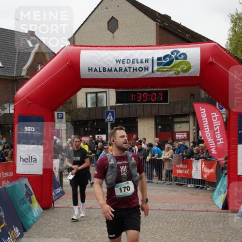 04.05.2025 - 8. Wedeler Halbmarathon Felixshl http://msf.ph/oto/7818346 04.05.2025 11:39:05 Ziel 72, 73, 170, 496, 592, 620, 799, 1047, 1049 meine-sportfotos.de