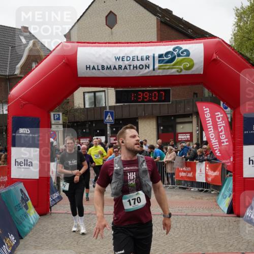 04.05.2025 - 8. Wedeler Halbmarathon Felixshl http://msf.ph/oto/7818348 04.05.2025 11:39:05 Ziel 72, 73, 170, 496, 592, 620, 799, 1047, 1049 meine-sportfotos.de