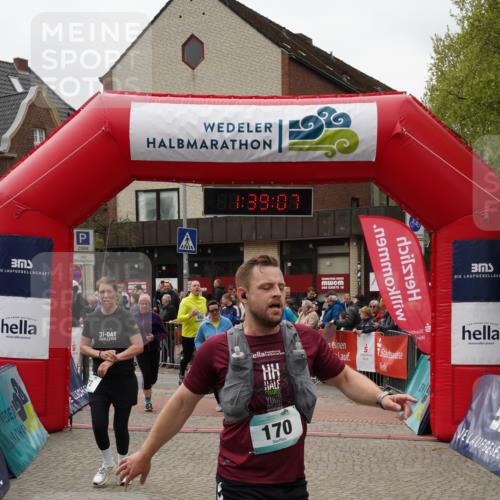 04.05.2025 - 8. Wedeler Halbmarathon Felixshl http://msf.ph/oto/7818350 04.05.2025 11:39:05 Ziel 72, 73, 170, 496, 592, 620, 799, 1047, 1049 meine-sportfotos.de