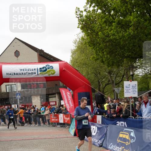 04.05.2025 - 8. Wedeler Halbmarathon Felixshl http://msf.ph/oto/7818367 04.05.2025 11:39:16 Ziel 89, 648, 835, 886 meine-sportfotos.de