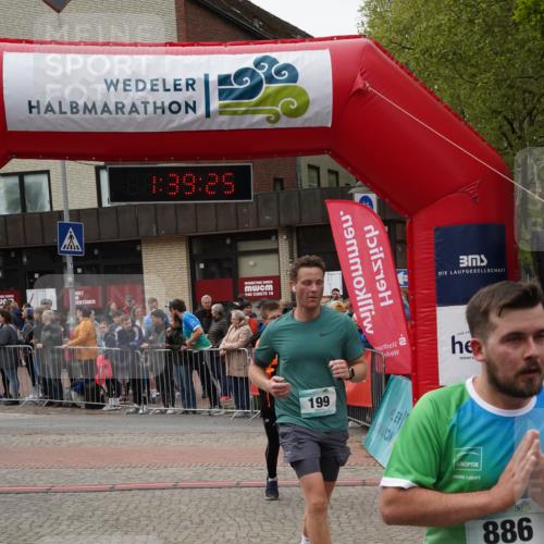 04.05.2025 - 8. Wedeler Halbmarathon Felixshl http://msf.ph/oto/7818378 04.05.2025 11:39:23 Ziel 89, 199, 495, 607, 886 meine-sportfotos.de