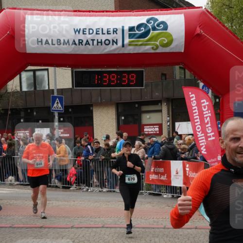 04.05.2025 - 8. Wedeler Halbmarathon Felixshl http://msf.ph/oto/7818388 04.05.2025 11:39:37 Ziel 299, 334, 406, 670, 848 meine-sportfotos.de