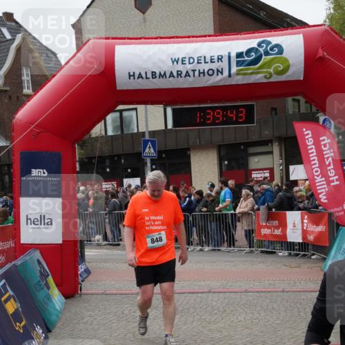 04.05.2025 - 8. Wedeler Halbmarathon Felixshl http://msf.ph/oto/7818396 04.05.2025 11:39:41 Ziel 334, 406, 670, 848 meine-sportfotos.de