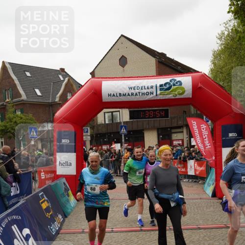04.05.2025 - 8. Wedeler Halbmarathon Felixshl http://msf.ph/oto/7818402 04.05.2025 11:39:52 Ziel 88, 98, 152, 803, 880, 881 meine-sportfotos.de