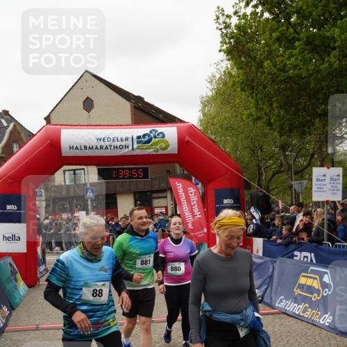 04.05.2025 - 8. Wedeler Halbmarathon Felixshl http://msf.ph/oto/7818405 04.05.2025 11:39:53 Ziel 88, 98, 152, 803, 880, 881 meine-sportfotos.de