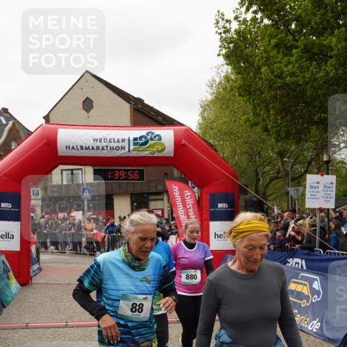04.05.2025 - 8. Wedeler Halbmarathon Felixshl http://msf.ph/oto/7818408 04.05.2025 11:39:54 Ziel 88, 98, 152, 547, 803, 880, 881 meine-sportfotos.de
