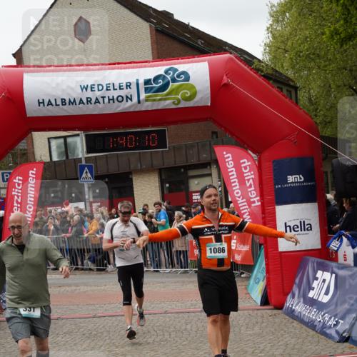 04.05.2025 - 8. Wedeler Halbmarathon Felixshl http://msf.ph/oto/7818426 04.05.2025 11:40:08 Ziel 331, 624 meine-sportfotos.de