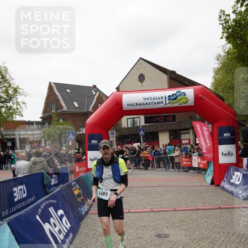 04.05.2025 - 8. Wedeler Halbmarathon Felixshl http://msf.ph/oto/7818445 04.05.2025 11:40:16 Ziel 69, 390, 817, 1001 meine-sportfotos.de