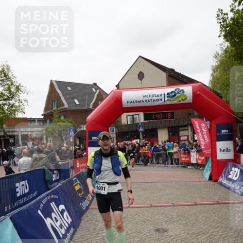 04.05.2025 - 8. Wedeler Halbmarathon Felixshl http://msf.ph/oto/7818446 04.05.2025 11:40:16 Ziel 69, 390, 817, 1001 meine-sportfotos.de