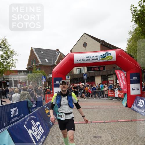 04.05.2025 - 8. Wedeler Halbmarathon Felixshl http://msf.ph/oto/7818447 04.05.2025 11:40:16 Ziel 69, 390, 817, 1001 meine-sportfotos.de