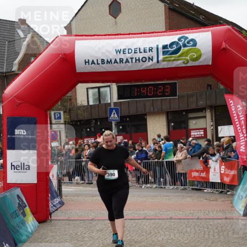 04.05.2025 - 8. Wedeler Halbmarathon Felixshl http://msf.ph/oto/7818455 04.05.2025 11:40:21 Ziel 390, 817 meine-sportfotos.de