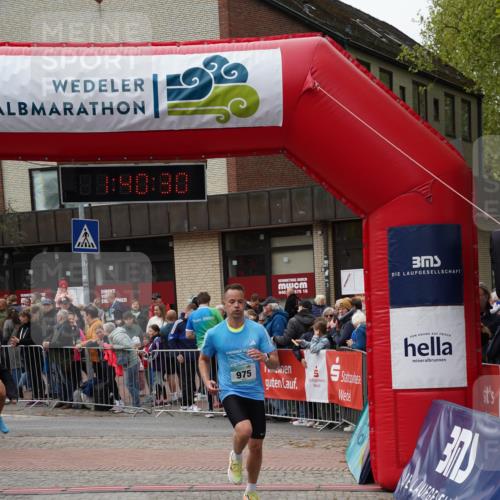 04.05.2025 - 8. Wedeler Halbmarathon Felixshl http://msf.ph/oto/7818457 04.05.2025 11:40:28 Ziel 975, 1065, 1085 meine-sportfotos.de