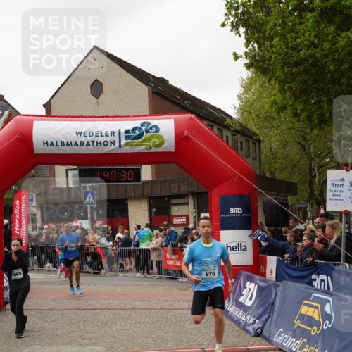 04.05.2025 - 8. Wedeler Halbmarathon Felixshl http://msf.ph/oto/7818459 04.05.2025 11:40:28 Ziel 975, 1065, 1085 meine-sportfotos.de
