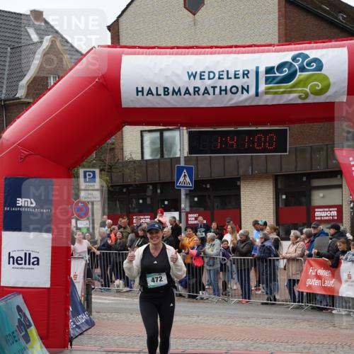 04.05.2025 - 8. Wedeler Halbmarathon Felixshl http://msf.ph/oto/7818496 04.05.2025 11:40:58 Ziel 472, 953, 954 meine-sportfotos.de