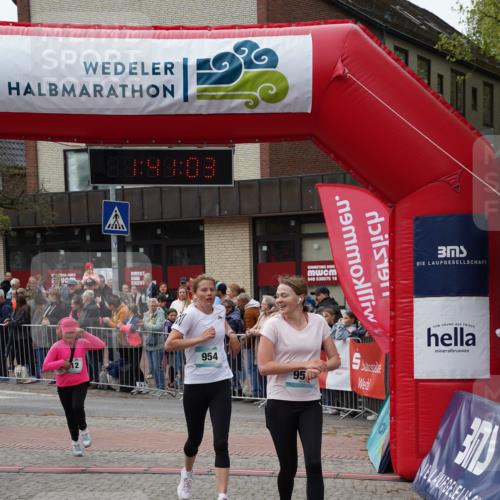 04.05.2025 - 8. Wedeler Halbmarathon Felixshl http://msf.ph/oto/7818507 04.05.2025 11:41:01 Ziel 472, 512, 953, 954, 1138 meine-sportfotos.de