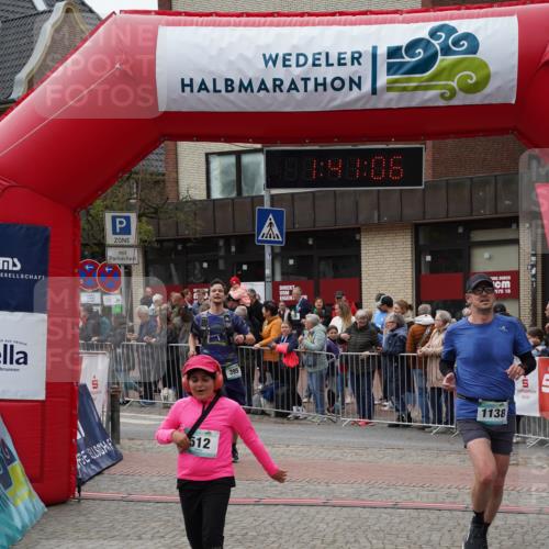 04.05.2025 - 8. Wedeler Halbmarathon Felixshl http://msf.ph/oto/7818513 04.05.2025 11:41:04 Ziel 395, 512, 953, 954, 1138 meine-sportfotos.de