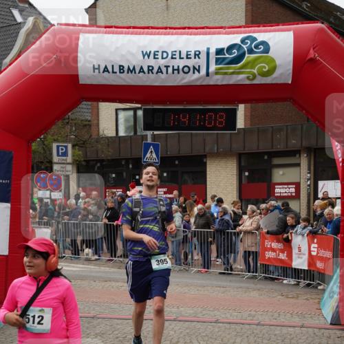 04.05.2025 - 8. Wedeler Halbmarathon Felixshl http://msf.ph/oto/7818516 04.05.2025 11:41:06 Ziel 395, 512, 953, 954, 1138 meine-sportfotos.de